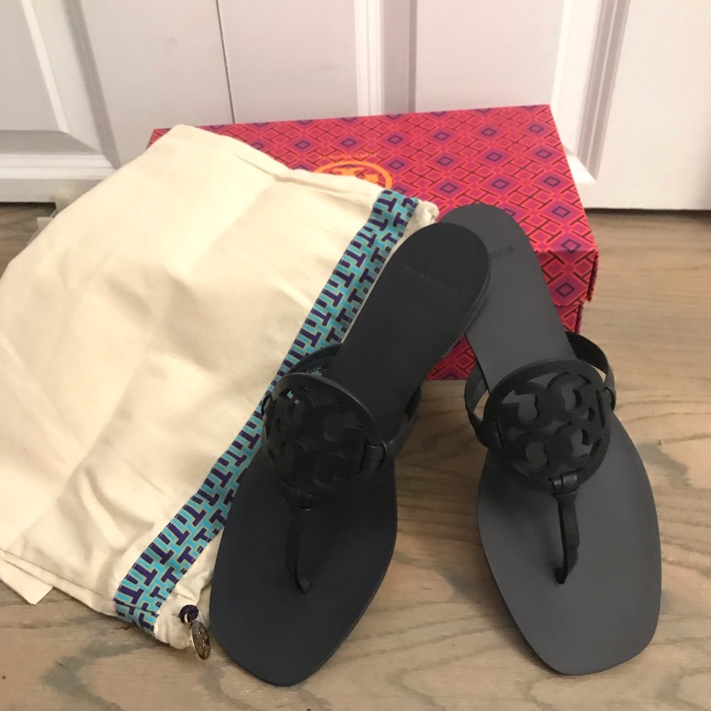 🎄 FLASH SALE 🎄Miller Squared Toe Tory Burch Navy